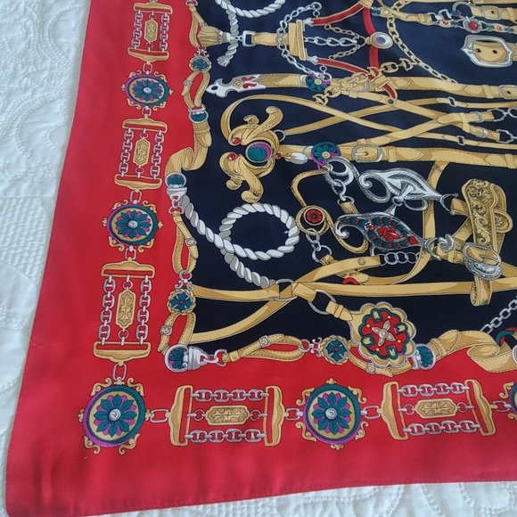 MADE IN ITALY VINTAGE ART OF SCARF  34X35 IN EXCELLENT CONDITION - Picture 3 of 6